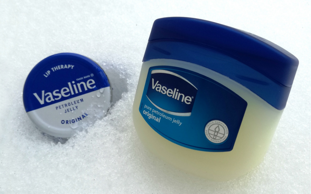 VASELINE: TRADYCYJNE KOSMETYKI PRZECIW WYSUSZANIU SKÓRY