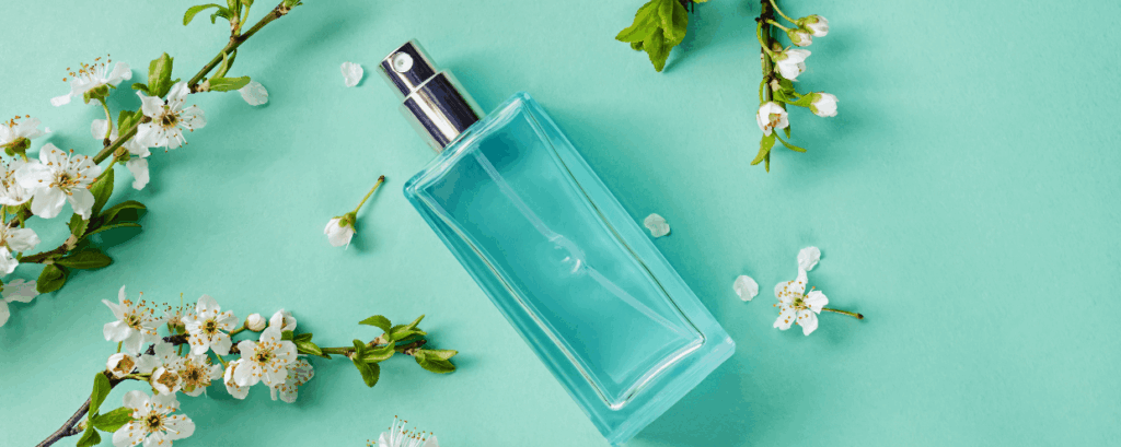 Jak wybrać perfumy na wiosnę: świeże zapachy budzące naturę.